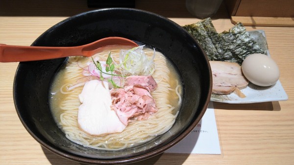 「【限定】特製 蟹と焼きあごの冷し麺」@焼きあご塩らー麺 たかはし アトレ川崎店の写真