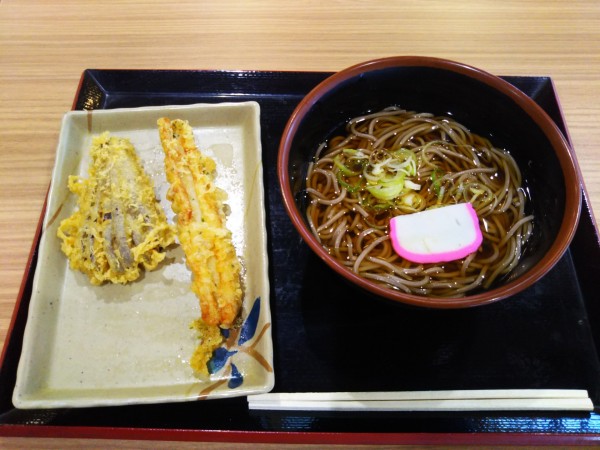 「かけそば、なす天、磯辺揚げ」@たぬ吉 山新グランステージつくば店の写真