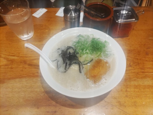 「限定　「豚頭豚骨」「ゲンコツ豚骨」食べ比べセット」@渡なべの写真