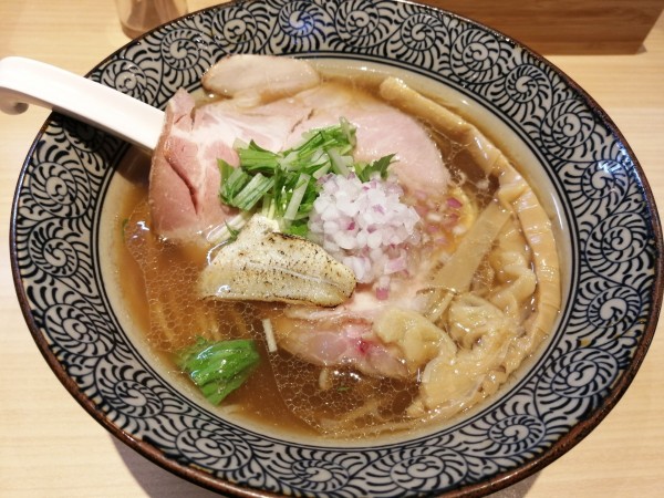 「生のどぐろ中華そば　　890円」@鴨と蟹 中華そば 燈 登戸店の写真