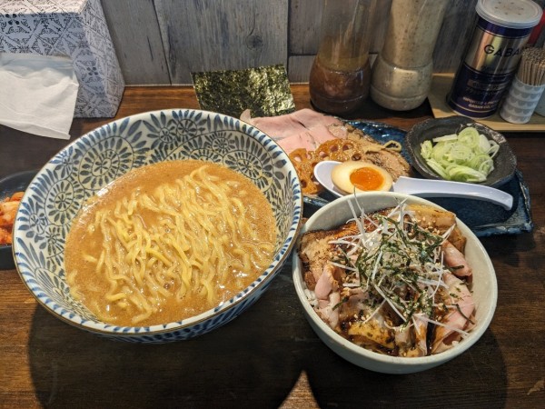 「濃厚ラーメン+チャーシュー丼」@麺処 くい紋の写真