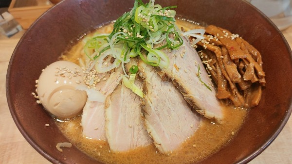 「チャーシュー味玉赤味噌ラーメン・麺大盛り・メンマ・野菜増し」@九段下 中路の写真