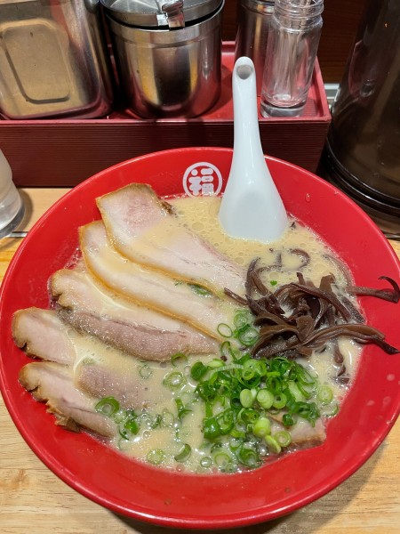 「特製ラーメン（チャーシュートッピング）」@豚骨らーめん 福の軒 秋葉原店の写真