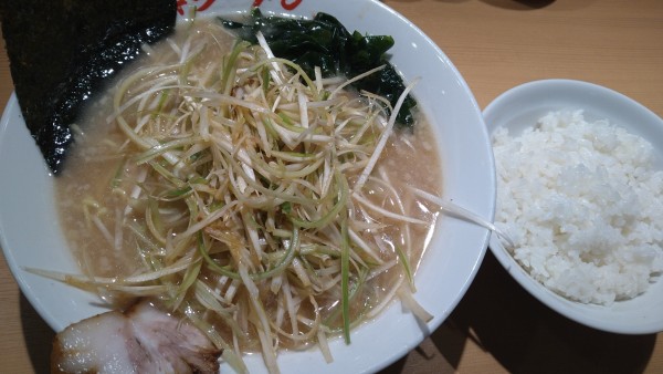 「ネギラーメン、ライス」@○新 ネギラーメン 新橋店の写真