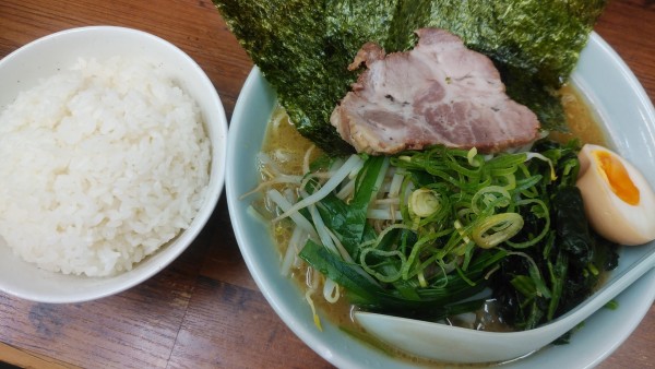 「ラーメン並盛ニラもやし」@横浜ラーメン 武蔵家 国領店の写真