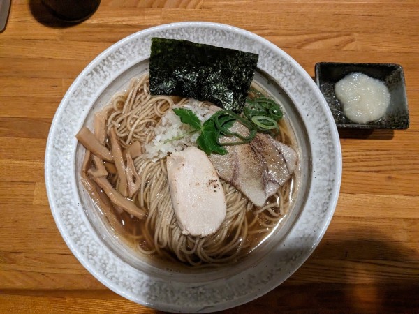 「煮干しそば  中盛（850円）＋にんにく（50円）」@麺屋 ひな多の写真