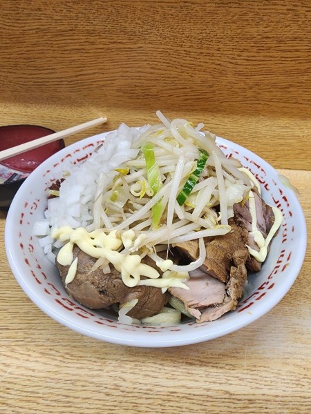 「小豚W汁なし 辛いにぼし たまねぎ マヨネーズ」@ラーメン二郎 環七新新代田店の写真