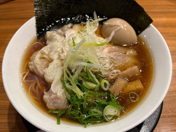 「特製中華そば1298円+唐揚げライス440円」@麺や食堂 246号店の写真