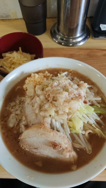 「ラーメン並盛(しょうゆ)200g+チーズ」@らーめん おうかの写真