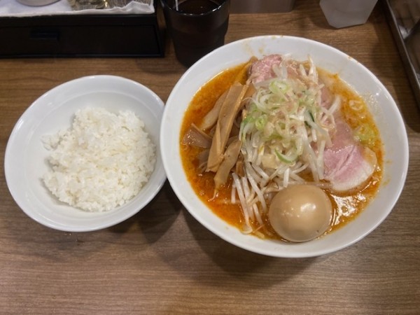 「味玉辛味噌ラーメン＋半ライス」@味噌麺処 田坂屋の写真