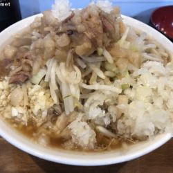 小ラーメン+たまねぎ 「ニンニクとアブラ」(970円)