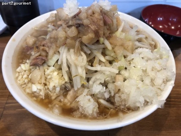 「小ラーメン+たまねぎ 「ニンニクとアブラ」(970円)」@麺屋 大金の写真
