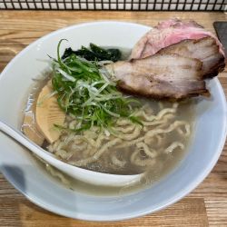 チャーシュー貝塩らーめん