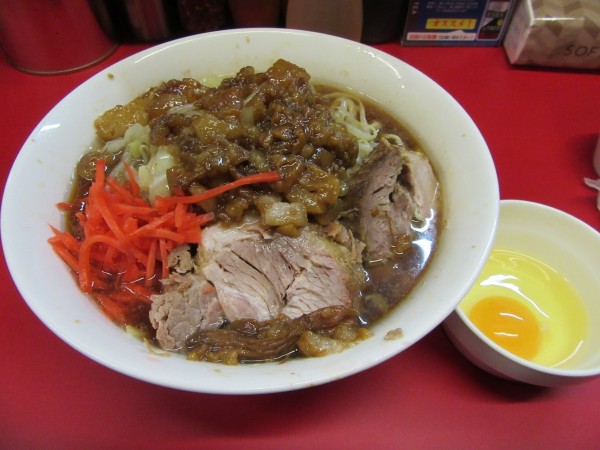 「ラーメン中（９３０円）＋生卵７０円＋紅生姜３０円」@ラーメン二九六の写真