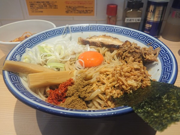 「冷やしまぜそば＋ニンニク＋辛ねぎ」@狼煙 浦和店の写真