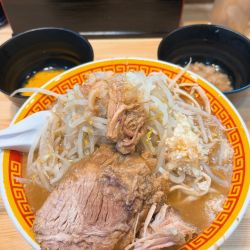 らーめん　少なめ　アブラヤサイニンニク少し