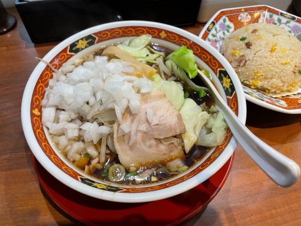 「黒醤油らぁ麺 半チャーハン 790」@中華食堂 一番館 東陽町店の写真