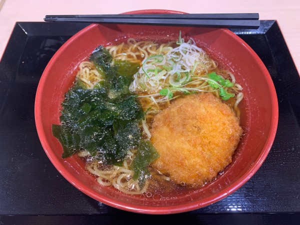 「中華そば 460円（₊クーポンコロッケ）」@ゆで太郎 関内本町通り店の写真