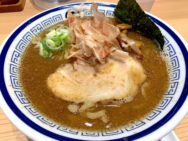 「濃厚魚介中華そば」@らーめん玉 田町店の写真