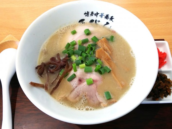 「博多中華蕎麦　850円」@博多中華蕎麦ろびんの写真