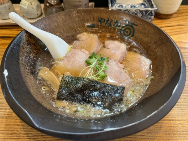 「支那そば醤油＋焼豚」@支那そば やなか草の写真