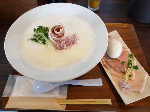 「特製泡鶏白湯塩ラーメン」@鶏×麦 ららの写真