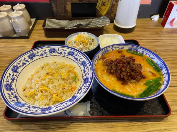 「辛ラーメンCセット、チャーハン大盛り(1023円)」@中国家庭料理 謝謝の写真