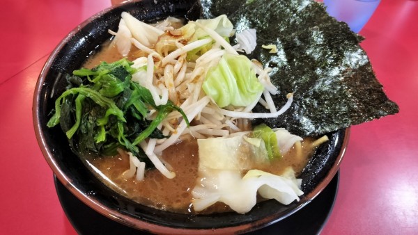 「ラーメン中盛900円もやしキャベツ70円現金」@家系ラーメン とらきち家の写真