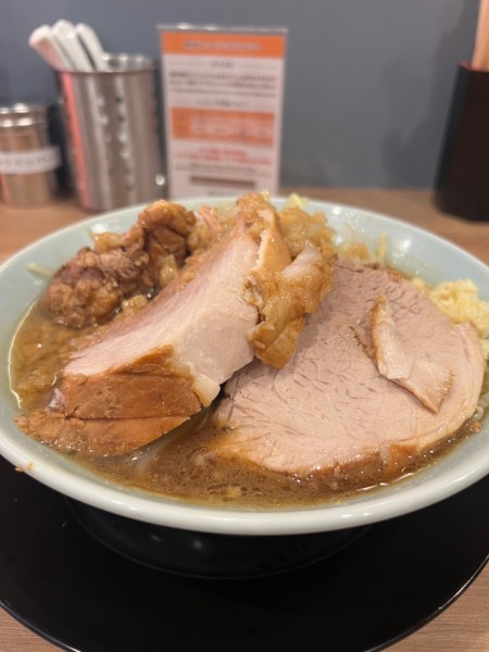 「豚ラーメン」@俺の生きる道 上野店の写真