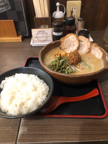 「北海道 味噌付け炙りチャーシュー麺 ライス」@味噌屋 麺四朗の写真