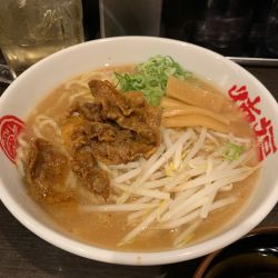 徳島中華そば（大盛、生卵無料）