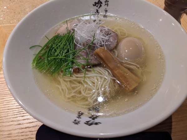 「牛タン塩ラーメン（平日ランチ限定）」@個室和食 肉割烹 吟次郎 品川駅前店の写真