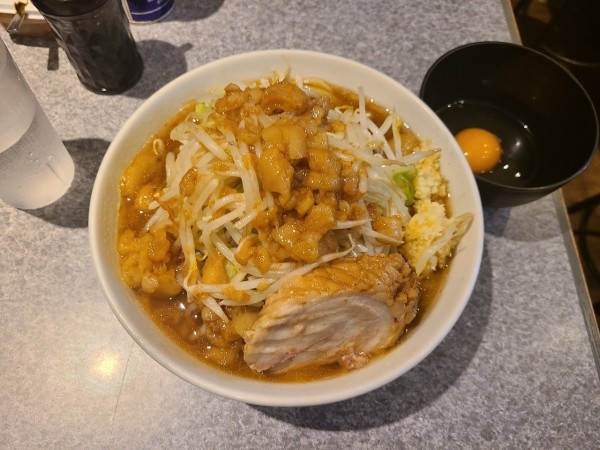 「ラーメン&生卵」@ラーメン宮郎の写真