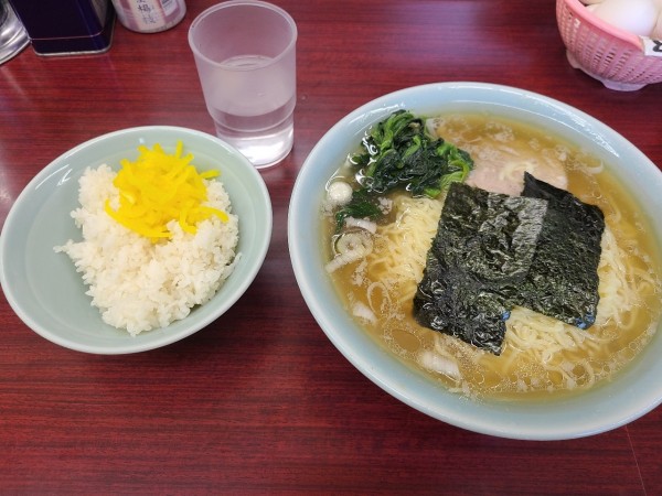 「ラーメン(中盛り)+ライス小」@ラーメンビッグの写真