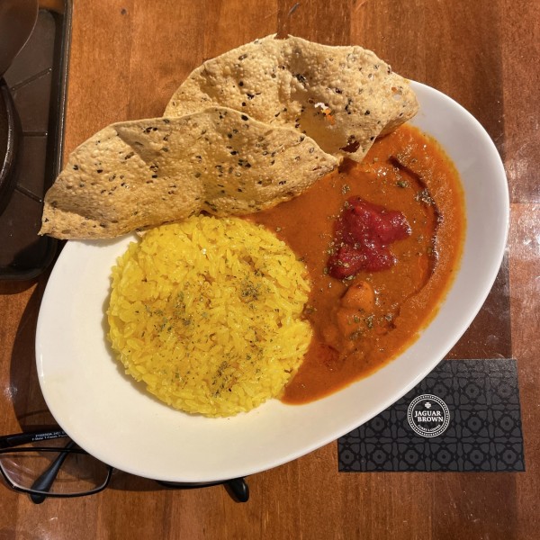 「トマトカレー＋パパド」@JAGUAR BROWNの写真