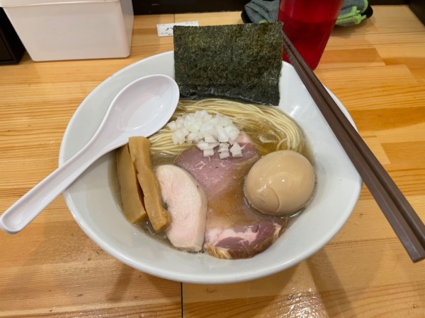 「煮干らーめん（正油）＋味玉」@煮干らーめん 川むらの写真