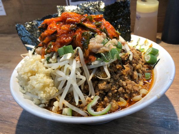 「浜湾汁無し ミニ ニラキム」@麺屋 浜一の写真