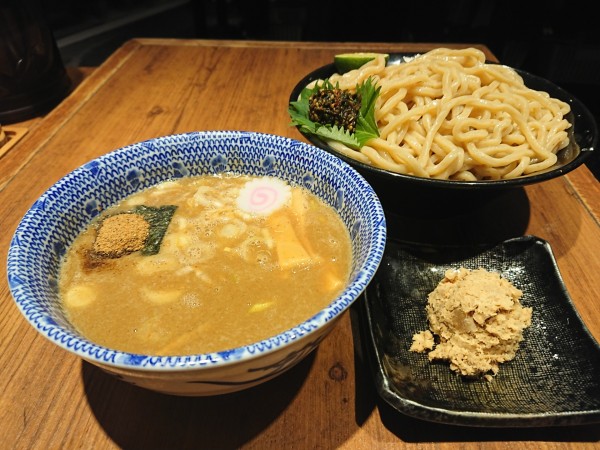 「生七味つけめん(大盛)＋豚ほぐし＋季節の柑橘」@六厘舎 大崎店の写真