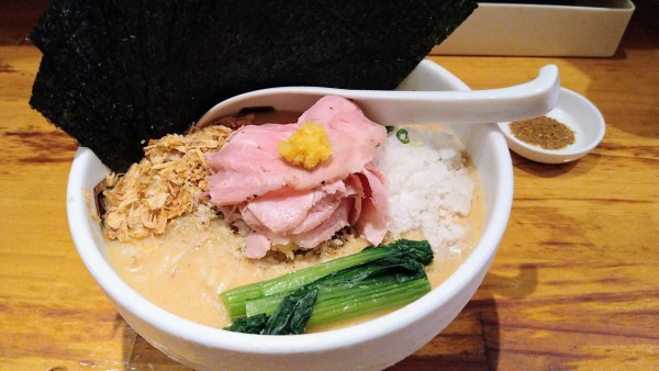 「【限定】冷やし胡麻味噌真鯛らーめん+海苔」@真鯛らーめん 麺魚の写真