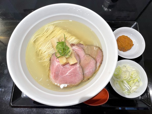 「名古屋コーチンの極上炙り肉中華そば 塩 ￥880」@湯菜坊の写真