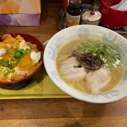 ラーメン、カツ丼セット(1040円)