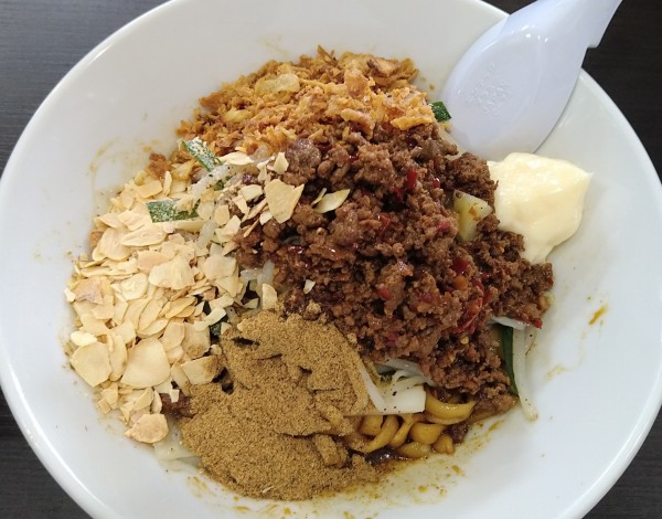 「【期間限定】冷やしまぜ麺カレー味 ￥950」@元祖スタミナ満点らーめんすず鬼 狭山ヶ丘分店の写真