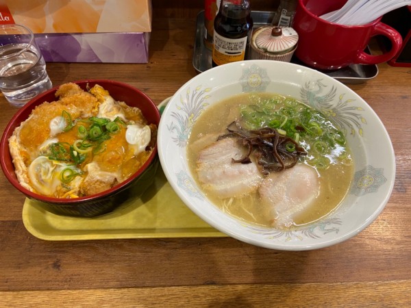 「ラーメン、カツ丼セット(1040円)」@ラーメン大将の写真