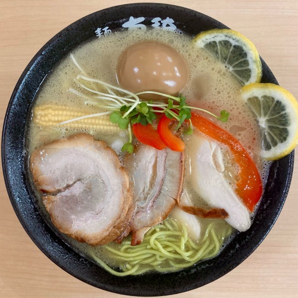 「特製鶏白湯 ¥1000円(麺大盛サービスCP)」@麺や 友琦の写真