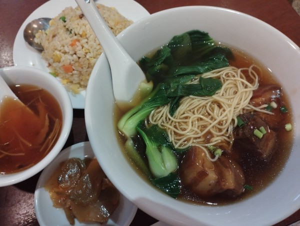 「ランチ 豚肉角煮セット(900)」@龍海飯店の写真