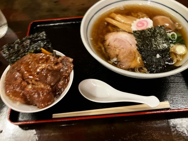 「中華そば950円＋和牛焼き丼（季節の丼）300円＋づけ玉子150」@味処 むさし野の写真