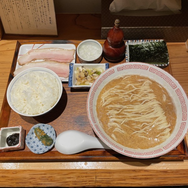 「鮭定食」@炭火焼濃厚中華そば 海富道の写真