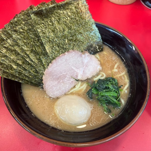 「ラーメン　海苔　味玉トッピング　無料ライス」@横浜ラーメン 山本家の写真
