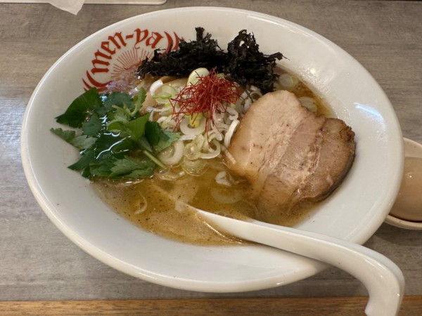 「さば塩らーめん（並盛・140g）900円」@らーめん酒場 福籠 通町店の写真