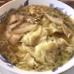ワンタンメン (960円)